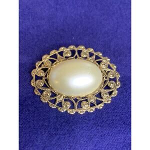Goldtone Filigree Brooch Pin Oval Faux Pearl